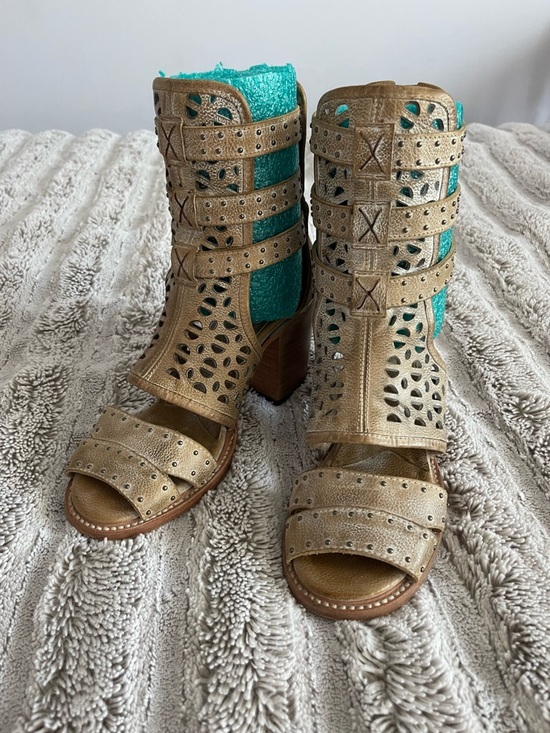 Freebird by Steven Shoes - Freebird by Steven Hawk sandals in taupe